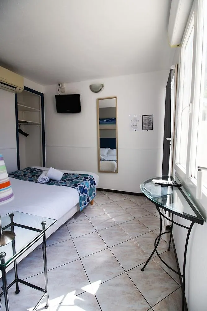 Hôtel Bel Azur Six-Fours-les-Plages 2*,